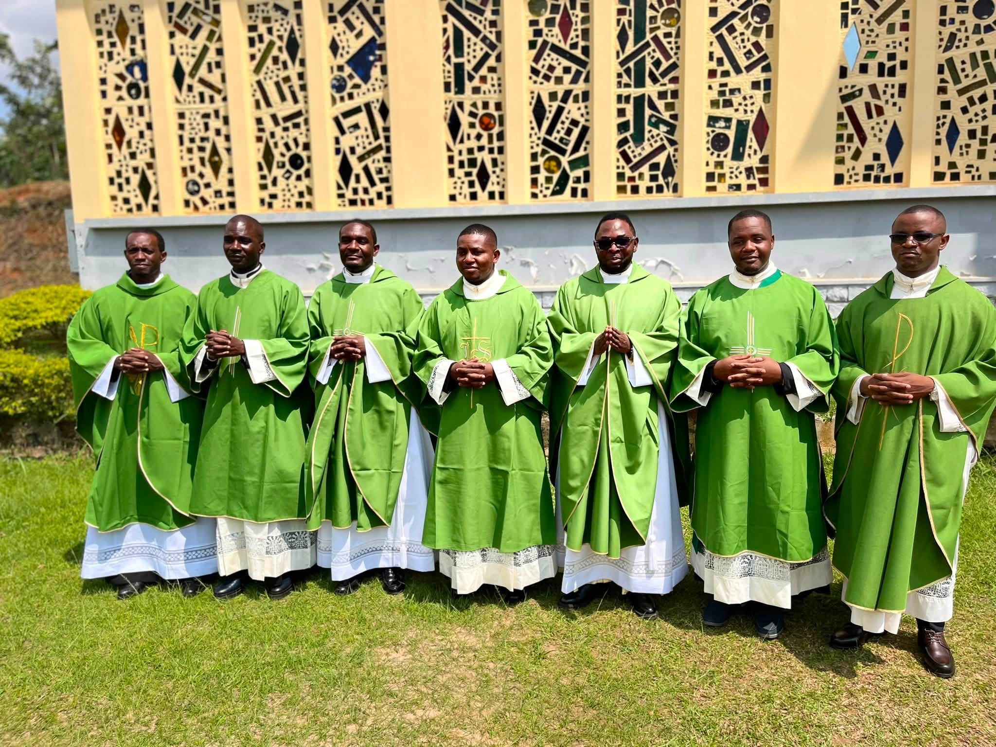 Nouveaux Prêtres et Diacres de l’Archidiocèse de Yaoundé