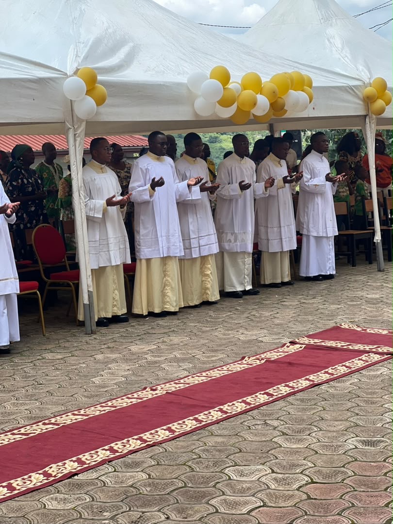 Célébration de la Messe d’Action de Grâce des 4 Nouveaux Prêtres et Stagiaires Canoniques entrants et sortant de l’INUCASTY