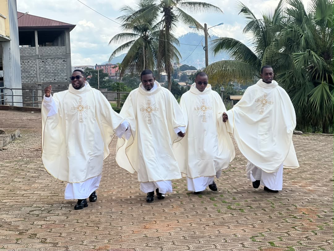Célébration de la Messe d’Action de Grâce des 4 Nouveaux Prêtres et Stagiaires Canoniques entrants et sortant de l’INUCASTY
