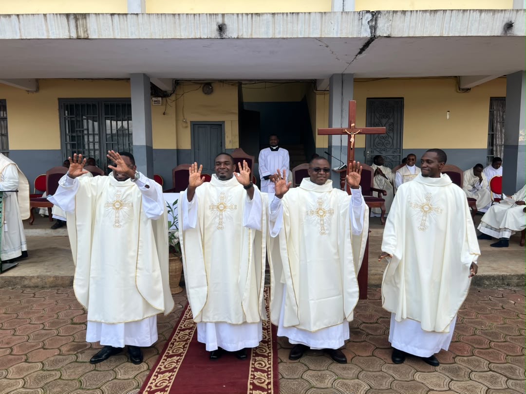 Célébration de la Messe d’Action de Grâce des 4 Nouveaux Prêtres et Stagiaires Canoniques entrants et sortant de l’INUCASTY