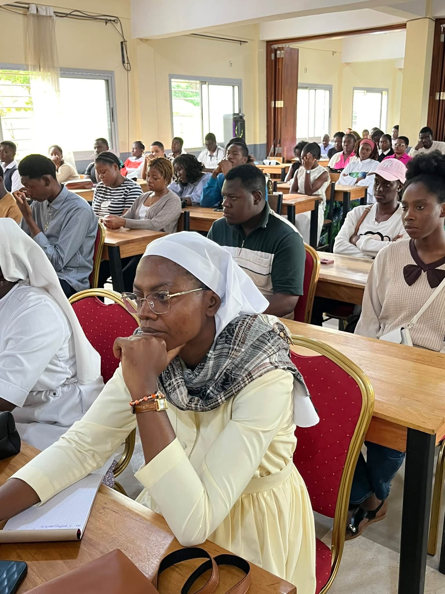 Rentrée universitaire de la Licence Professionnelle, Bachelor Degree et Master professionnel qui aura lieu lundi prochain, l'Administration a rencontré en cette fin de journée les Collègues desdits cycles de formation. Deo gratias et duc in altum.